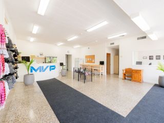 OCCASION D'AFFAIRES!  SITUÉ TOUT PRÈS DE LA FRONTIÈRE AMÉRICAINE  REF#16735