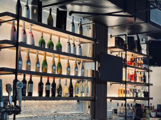 Restaurant à vendre – Emplacement premium Montréal | Terrasse + Permis d'alcool REF#17034