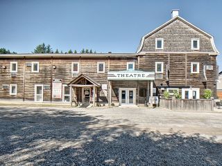 Auberge avec salle de théâtre - REF#16135