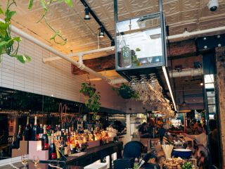 Commerce bien établi à vendre dans le Vieux-Montréal REF#17062