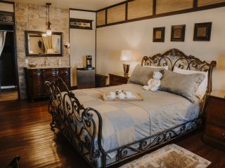 Magnifique Auberge située en Gaspésie avec vue sur le Fleuve, entièrement rénovée avec une partie réservée exclusivement aux propriétaires REF#16777