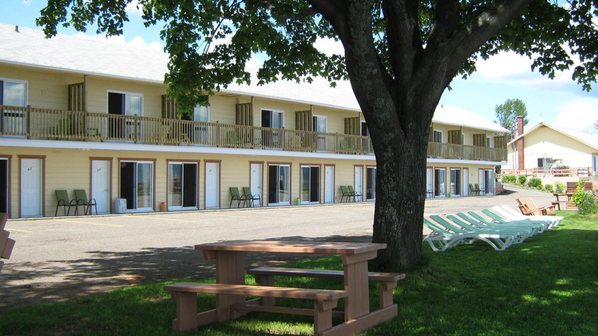 15932-Motel Carleton-Sur-Mer, 28 unités vue sur mer